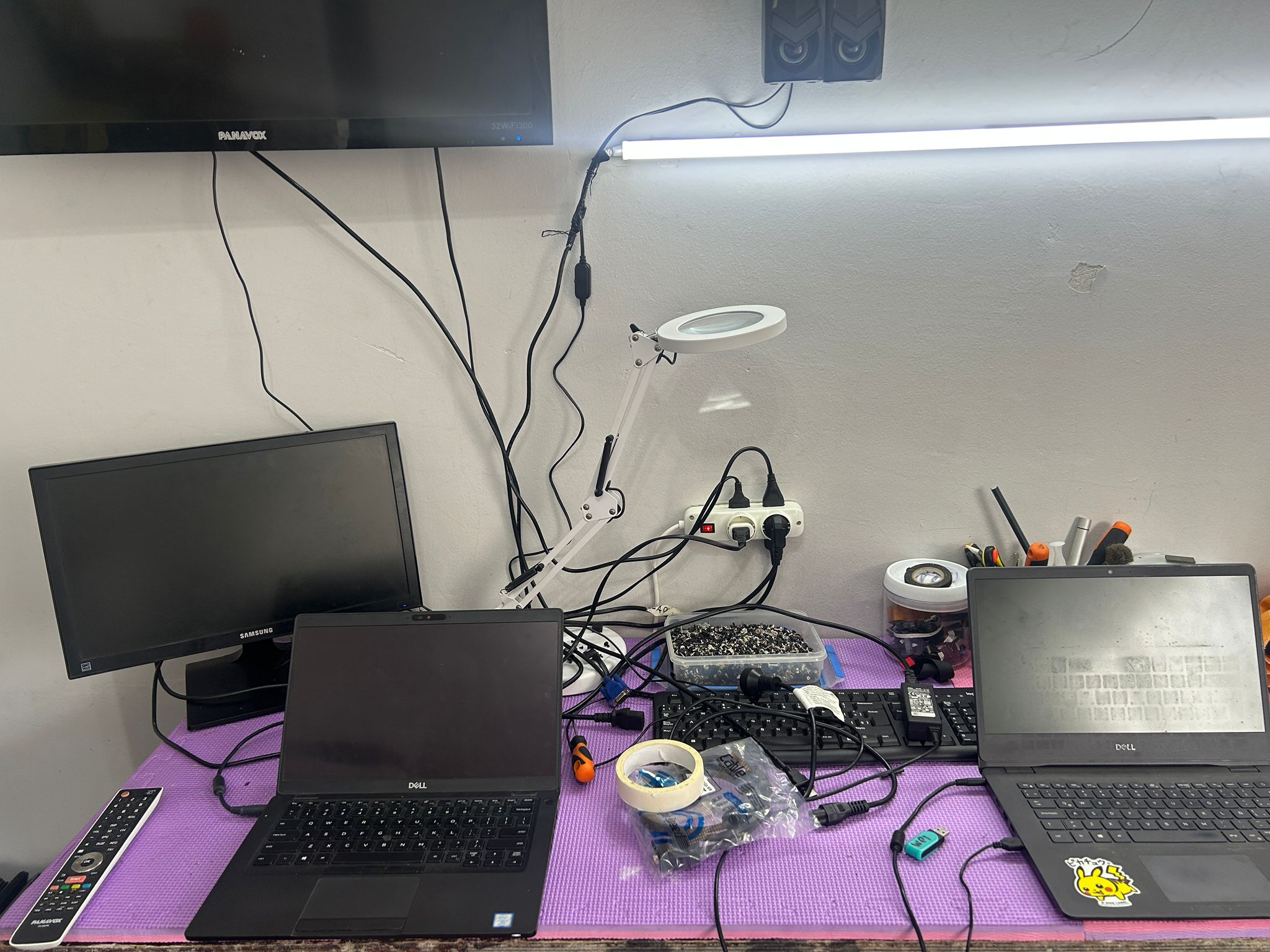 Mesa de trabajo del laboratorio técnico
